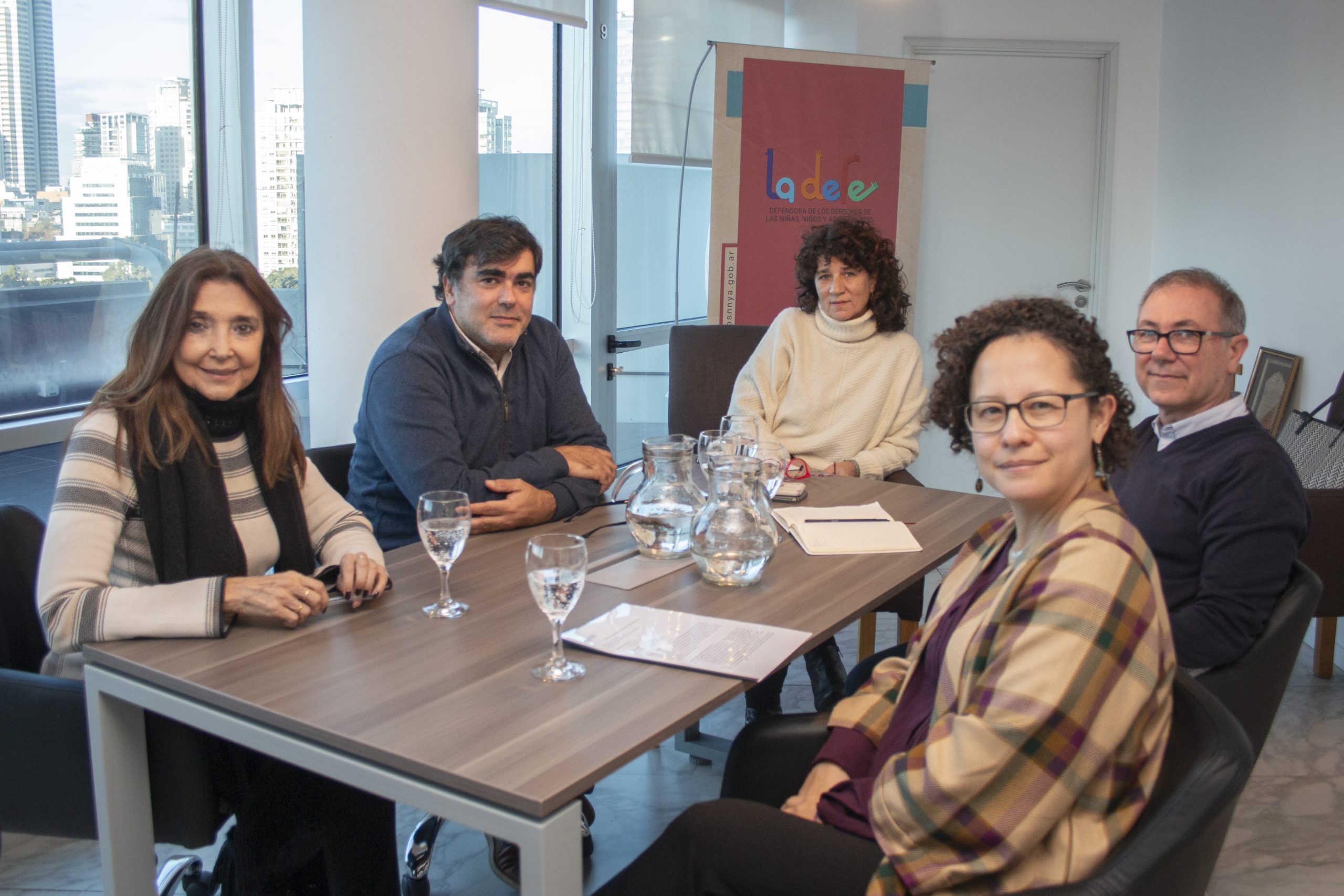 La Defensora, Marisa Graham, y el Defensor Adjunto, Facundo Hernández, junto a la nueva Directora de la OIT Argentina, Sara Luna Camacho, y Gustavo Ponce, especialista de la misma organización.