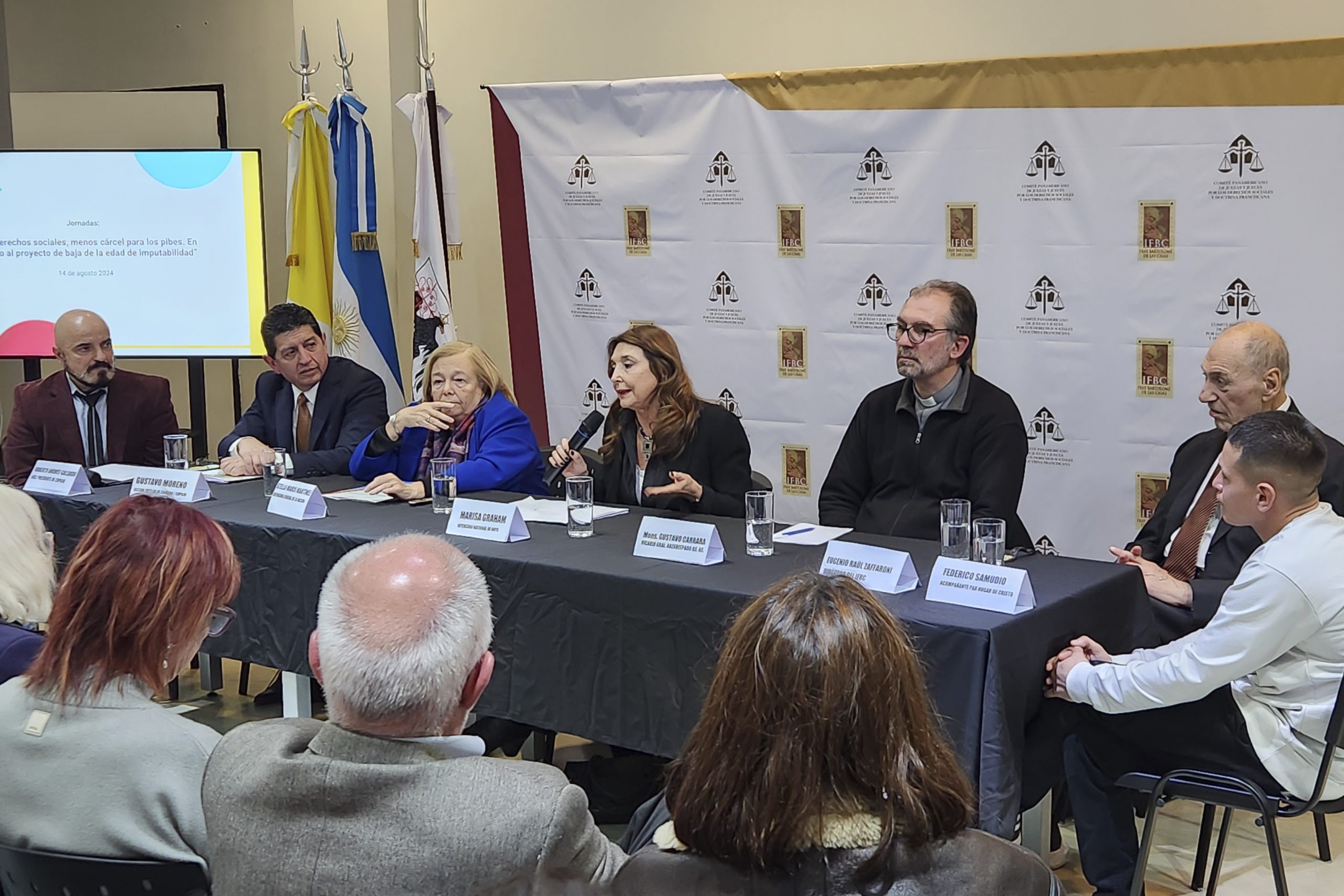 Las y los expositores en el Encuentro “Más derechos sociales, menos cárcel para los pibes”.